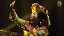 Kelompok sanggar Setia Warga dan Kampus Betawi memainkan Tari Topeng Betawi berjudul Sedapur dalam perayaan HUT ke-50 Taman Ismail Marzuki (TIM), Jakarta, Rabu (7/11). Perayaan HUT TIM ini bertema Seni Bersama, Berama Seni. (Merdeka.com/Iqbal S Nugroho)