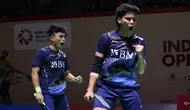 Selebrasi ganda putra Indonesia, Leo Rolly Carnando/Daniel Marthin setelah meraih poin saat menghadapi wakil Jepang, Ayato Endo/Yuta Takei pada laga babak 32 besar Kejuaraan Bulu Tangkis Indonesia Open 2023 di Istora Senayan, Jakarta, Selasa (13/6/2023). Leo Rolly Carnando/Daniel Marthin menang rubber game 23-21, 8-21 dan 21-12. (Bola.com/Bagaskara Lazuardi)