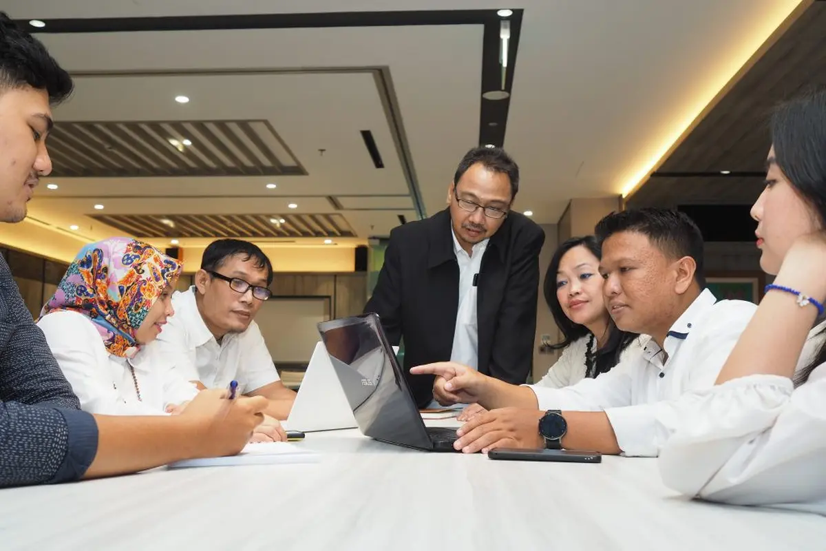 Pekerja PT Maharaksa Biru Energi Tbk (OASA)