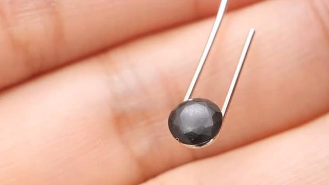 Ingin Lamar Kekasih, Pria Ini Buat Cincin Pertunangan Dari Bagian Tubuhnya