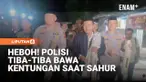 Polisi di Subang, Jawa Barat, berkeliling kampung membantu warga membangunkan sahur dengan menabuh kentungan dan bedug, Jumat dini hari. Kegiatan yang berlangsung di Desa Rancasari, Kecamatan Pamanukan, Kabupaten Subang ini dilakukan bersama warga se...