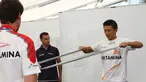 Rio Haryanto melakukan pemanasan sebelum balapan feature race di paddock Campos Racing. (Bola.com/Reza Khomaini)