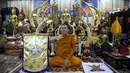Biksu Phra Prommangkalachan asal Thaland ini menjadi salah satu senjata rahasia kemenangan  Leicester City meraih titel juara Liga Ingggris 2015-2016. (AFP/Christophe Archambault)