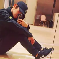 Baekhyun EXO, salah satu idola yang memiliki banyak penggemar. Tak heran jika ia selalu dikerumuni para fansnya di mana pun ia berada. Tak sedikit dari mereka yang selalu mengabadikannya. (Instagram/baekhyunee_exo)