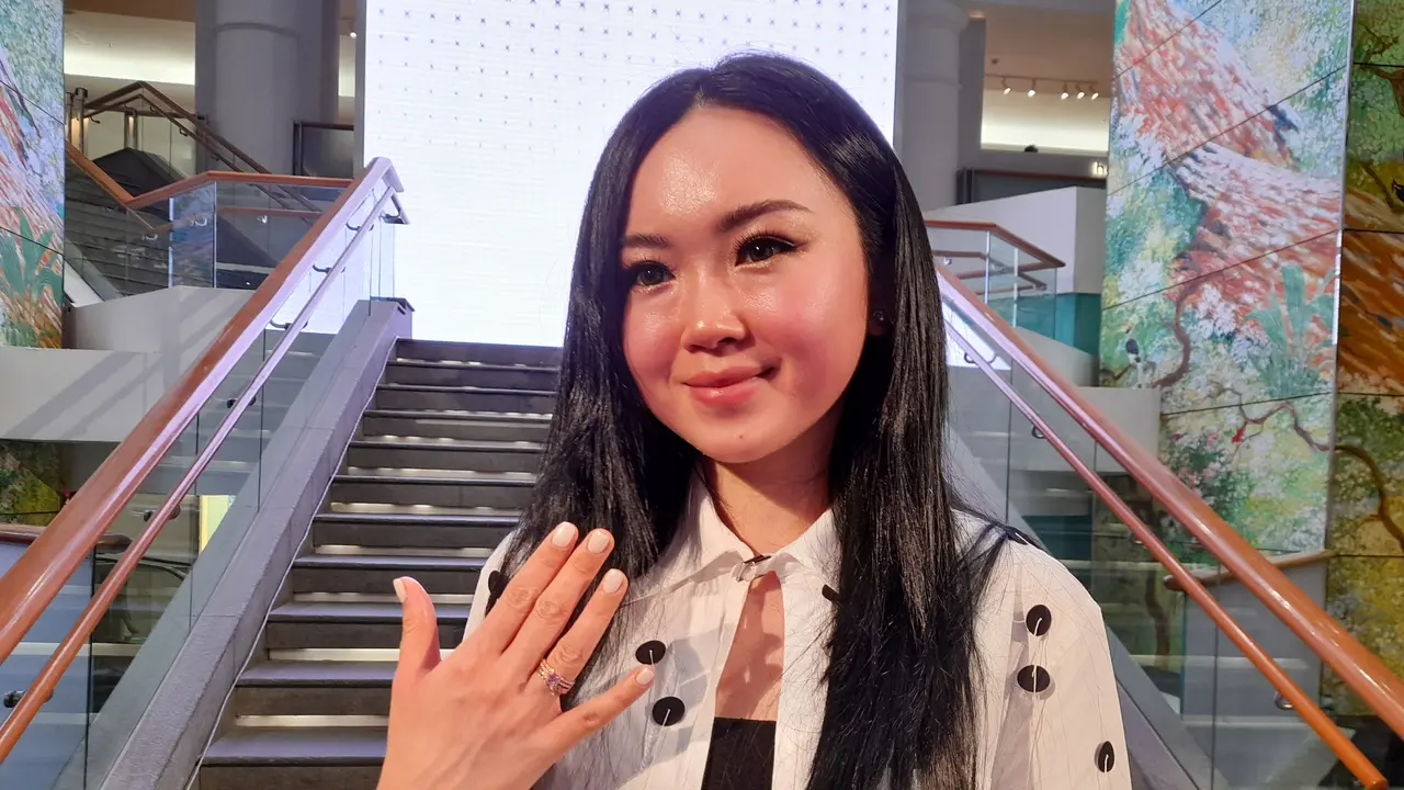 Makna Couple Ring dan Promise Ring, Koleksi Cincin Rancangan Pertama Monica Ivena