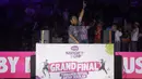 Performa DJ Dipha Barus pada Grand Final AXIS Nation Cup 2024 di Indonesia Arena, GBK, Jakarta, Sabtu (16/11/2024). (Bola.com/Muhammad Iqbal Ichsan)