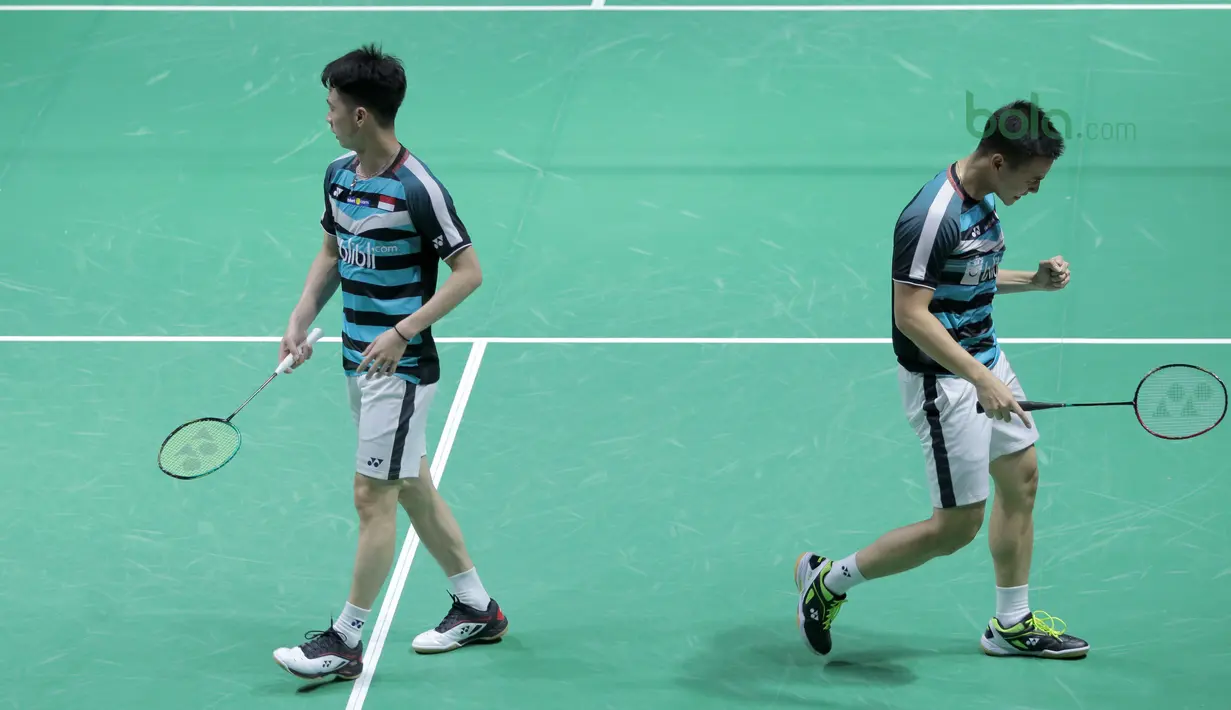 Kevin Sanjaya/Marcus Gideon saat kalahkan Fajar Alfian/Rian Ardianto pada semifinal Indonesia Open 2018 di Istora Senayan, Jakarta, (7/6/2018). Kevin/Marcus menang 21-13, 21-10. (Bola.com/Nick Hanoatubun)