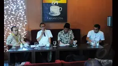 Gerakan Dekrit Rakyat Indonesia (GDRI) gelar diskusi bertajuk 'Pak Jokowi, Rakyat Bersamamu Jika..' , Jakarta, Sabtu (17/1/2015). (Liputan6.com/Faisal R Syam)
