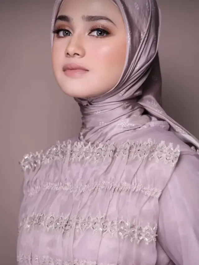 Gaya terbaru Syifa Hadju kenakan hijab di bulan Ramadan, credit: Instagram @vivithalib