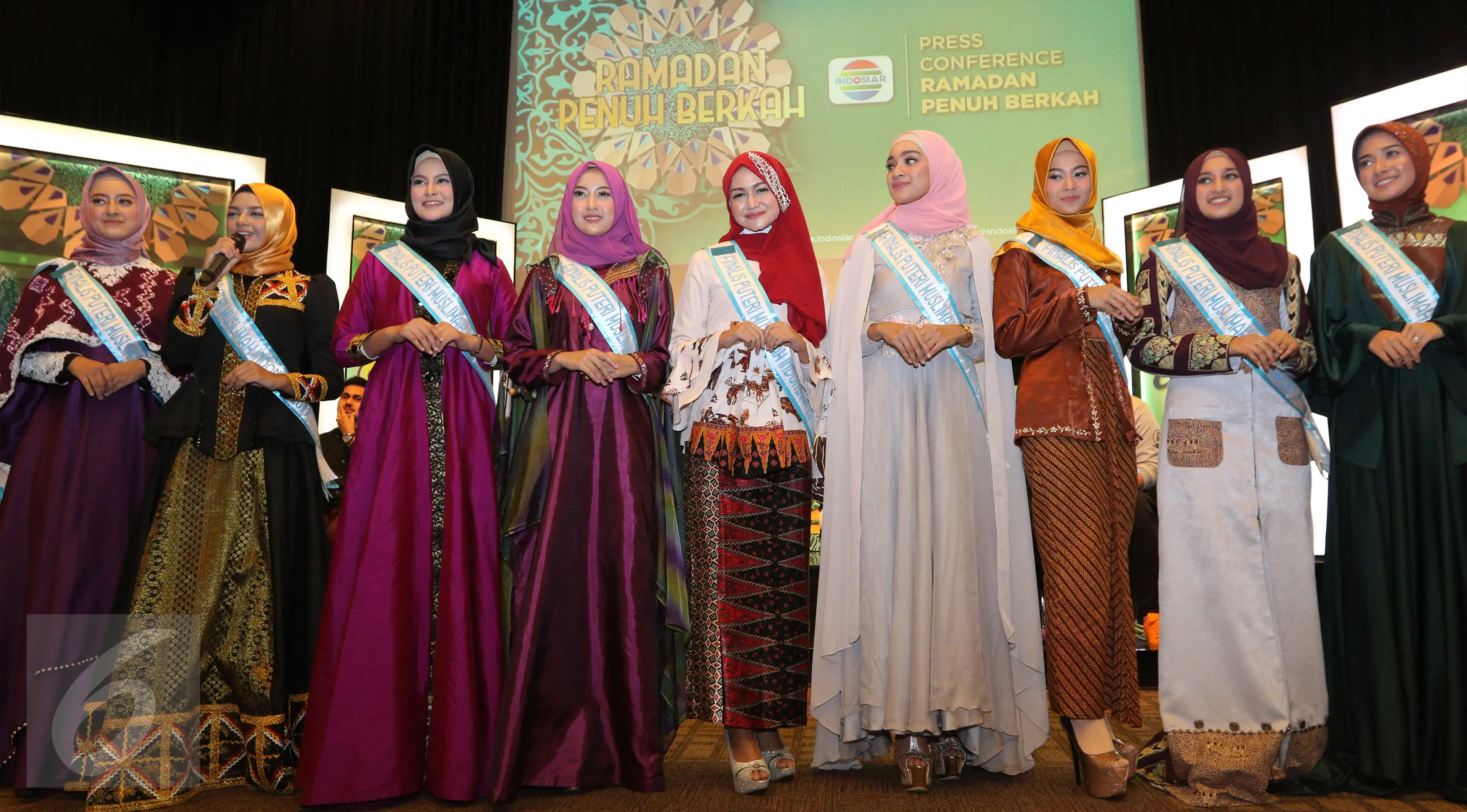 Finalis Puteri Muslimah 2017 saat menghadiri Launching program acara ramadhan Indosiar di SCTV Tower, Jakarta, Rabu (03/05). (Liputan6.com/Fatkhur Rozaq)