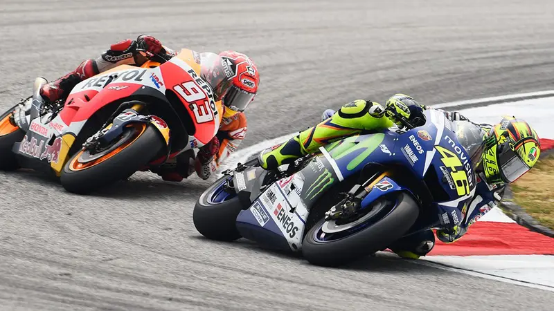 Saling Salip Valentino Rossi dengan Marc Marquez di Sirkuit Sepang