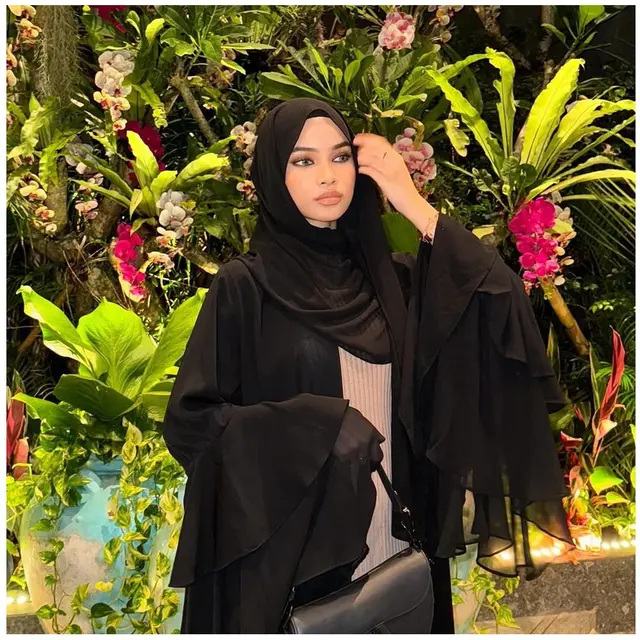 6 Potret terbaru Alyssa Spischak, putri sambung Ustaz Derry Sulaiman, memesona pakai hijab