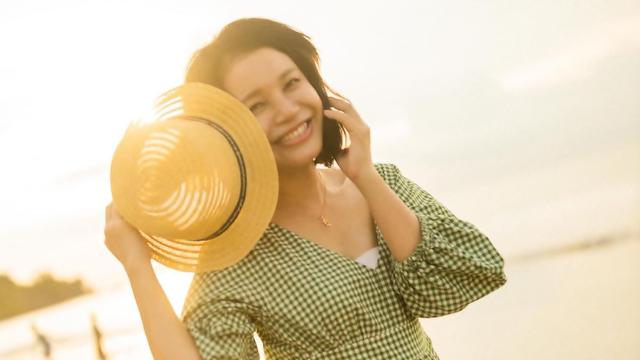 FOTO: Gaya Liburan Rossa Saat di Pantai, Dipuji Tampil Bak ABG