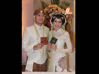 Pasangan selebriti Dude Harlino dan Alyssa Soebandono akhirnya resmi melepas masa lajang (Liputan6.com/Rini Suhartini)