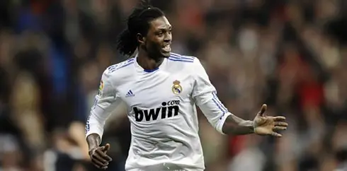 Real Madrid pernah mendatangkan Emmanuel Adebayor saat ditangani Jose Mourinho. (AFP/Pierre-Philippe Marcou)