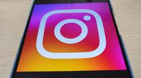 Ilustrasi logo Instagram di smartphone (Liputan6.com/Giovani Dio Prasasti)