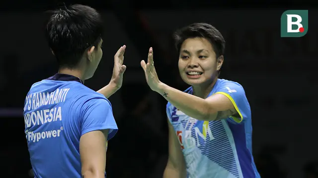 Foto: Senyuman Penyemangat Apriyani Gagal Tembus Tembok Cina, Harus Puas Menjadi Runner-up di Daihatsu Indonesia Masters 2022