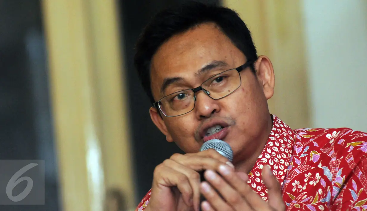 Ketua Asosiasi Pedagang Daging Indonesia, Asnawi memberikan keterangan pada diskusi De Javu Harga Sembako di Jakarta, Sabtu (4/6/2016). Diskusi menyoal fluktuasi harga sembako setiap jelang hari raya. (Liputan6.com/Helmi Fithriansyah)