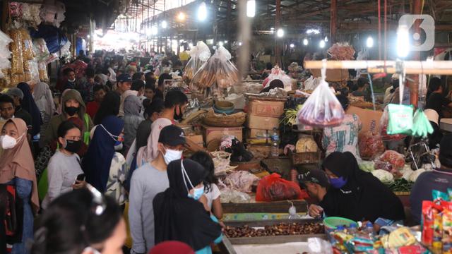 Aktivitas Pasar Kebayoran Lama Mendekati Lebaran