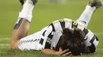 Gelandang Juventus, Mauro German Camoranesi tergeletak seusai disikut bek Napoli, Matteo Contini dalam lanjutan Serie A yang digelar di Olympic Stadium, 31 Oktober 2009. Juve kalah 2-3. AFP PHOTO/EMILIO ANDREOLI 