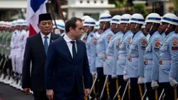 Menteri Pertahanan Republik Indonesia Sjafrie Sjamsoeddin menerima kunjungan kehormatan Menhan Prancis Sebastian Lecornu, di Gedung Kementerian Pertahanan (Kemenhan), Jalan Medan Merdeka Barat, Jakarta Pusat, Jumat (31/1/2025). (ADITYA AJI/AFP)