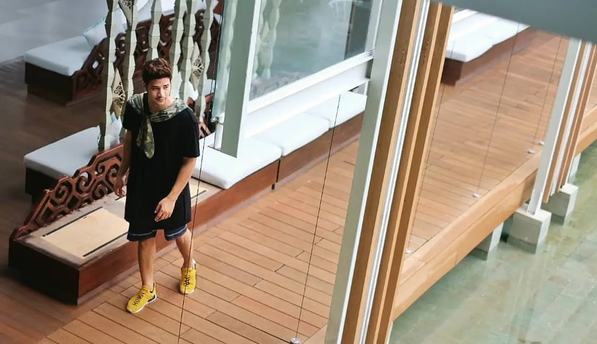 Tampaknya Ammar menjadi kasus narkoba itu menjadi sebuah pelajaran. "Forget the past and play the future!" tulisnya. (Foto: instagram.com/ammarzoni)