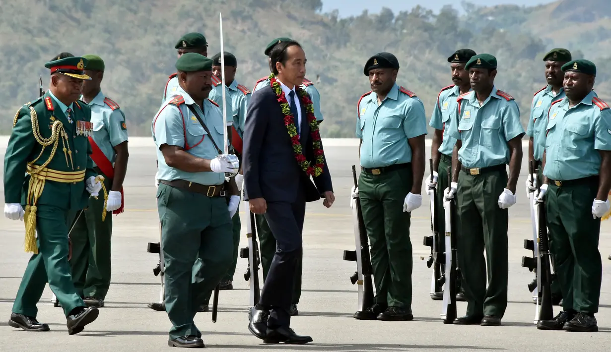 Setelahnya, Presiden Jokowi dijadwalkan melakukan pertemuan tatap muka dan pertemuan bilateral dengan PM James Marape. (ANDREW KUTAN/AFP)
