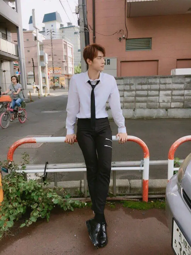 [Bintang] Seperti Tiang Listrik, Ini 8 Idol K-pop yang Tingginya di Atas Rata-rata