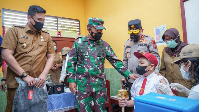 Tinjau pelaksanaan vaksinasi anak