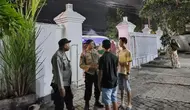 Polisi lakukan olah TKP didepan salah satu hotel di Banyuwangi (Istimewa)