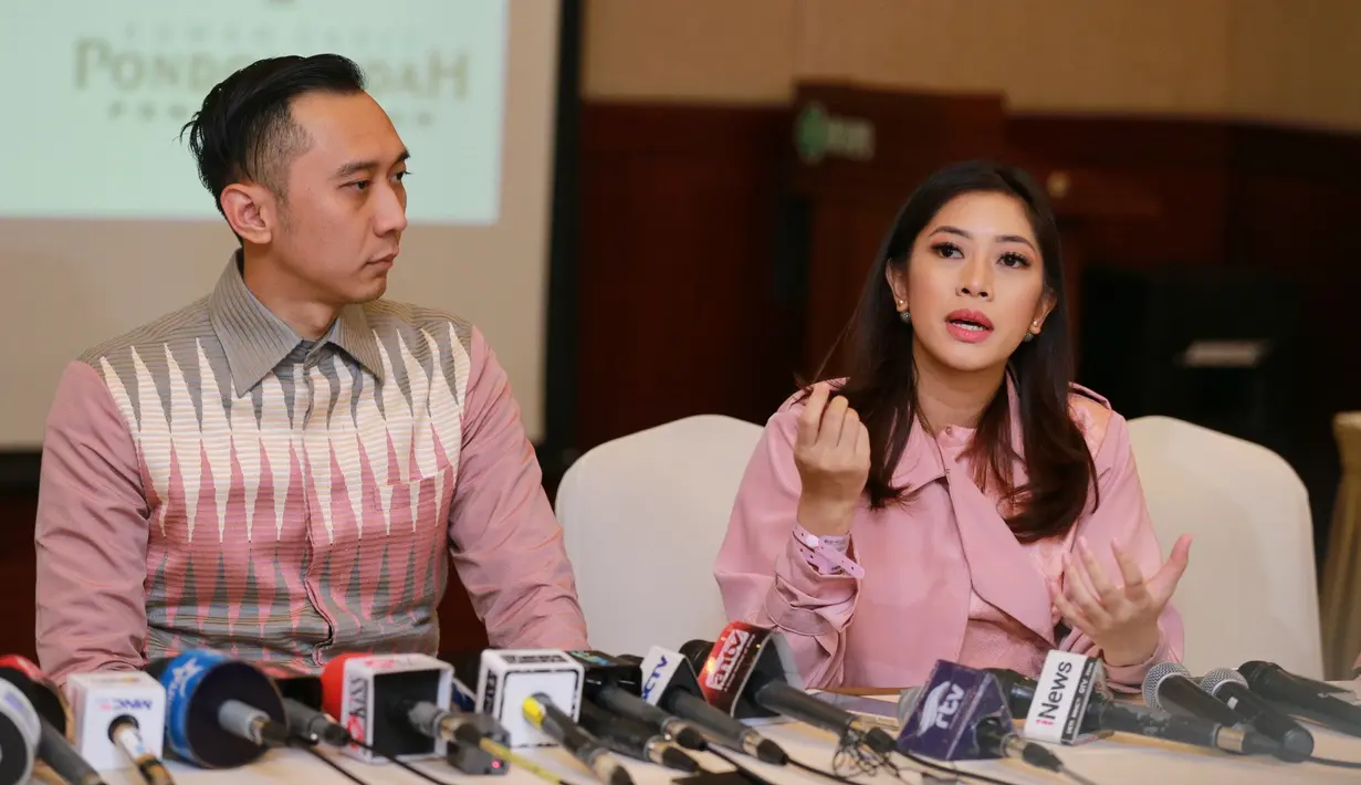 "Idalia lahir pukul 8.58 disaat kami berdua melihat mentari bersinar, idalia bisa diartikan putri cantik dari ibas dan aliya, atau merupakan gabungan dari nama kami berdua Ibas dan Aliya," paparnya. (Adrian Putra/Bintang.com)