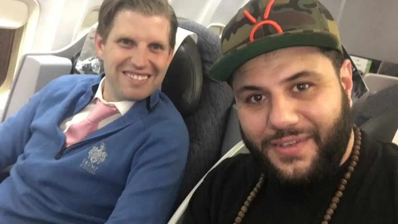 Kala Komedian Muslim Duduk Sebangku dengan Eric Trump di Pesawat