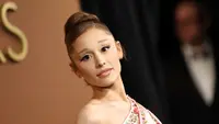 Ariana Grande dan Ricky Alvarez Dikabarkan CLBK, Perubahan Lirik Lagu Jadi Sorotan Penggemar