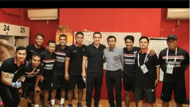 Gary Neville, Manchester United, Bali United