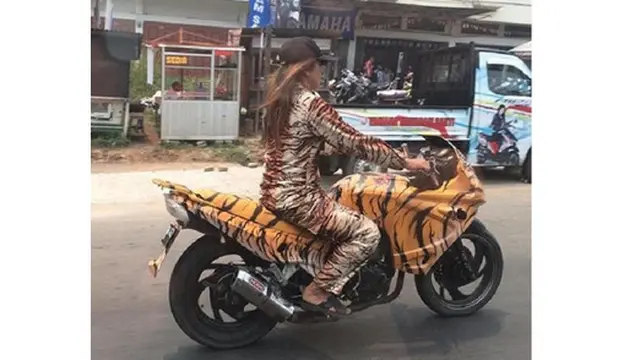 6 Potret Motor Motif Macan Ini Jadi Pusat Perhatian di Jalan, Kocak