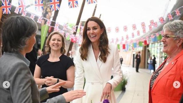 Kate Middleton Tampil Anggun dalam Balutan Gaun Putih ...