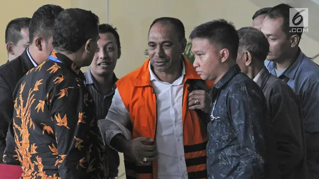 Keluar dari Gedung KPK, Bupati Ngada Marianus Sae Pakai Rompi Oranye