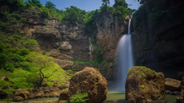 Salah satu pemandangan curug di Sukabumi (Pexels)