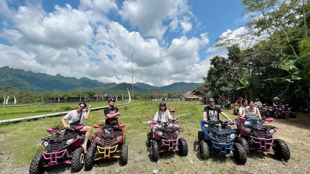 Ahmad Dhani beerlibur bersama keluarga (Instagram/ahmaddhaniofficial)
