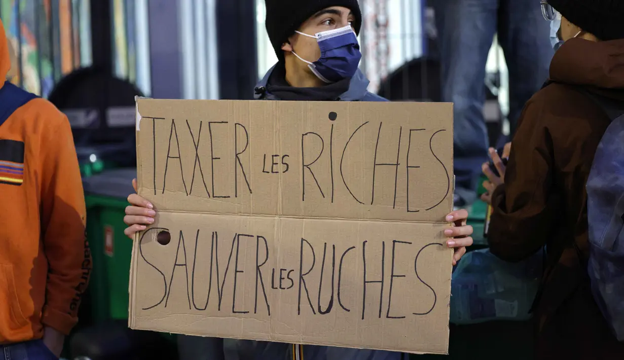 Aksi protes dan pemogokan massal terkait rencana pemerintah memangkas anggaran. (GEOFFROY VAN DER HASSELT/AFP)