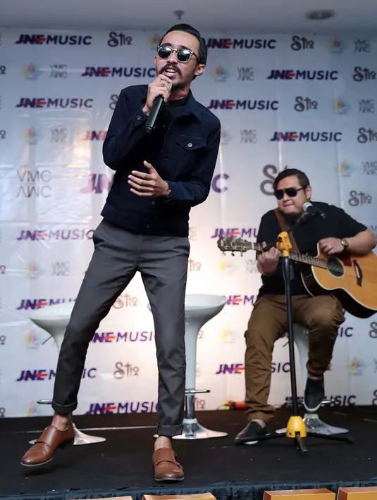 Di album baru berjudul Self Titled ini terdiri dari 10 lagu dan terdapat suara baru dari Zai. Unsur melayu yang tidak bisa mereka hilangkan serta paduan EDM menjadi warna baru untuk album barunya ini. (Deki Prayoga/Bintang.com)