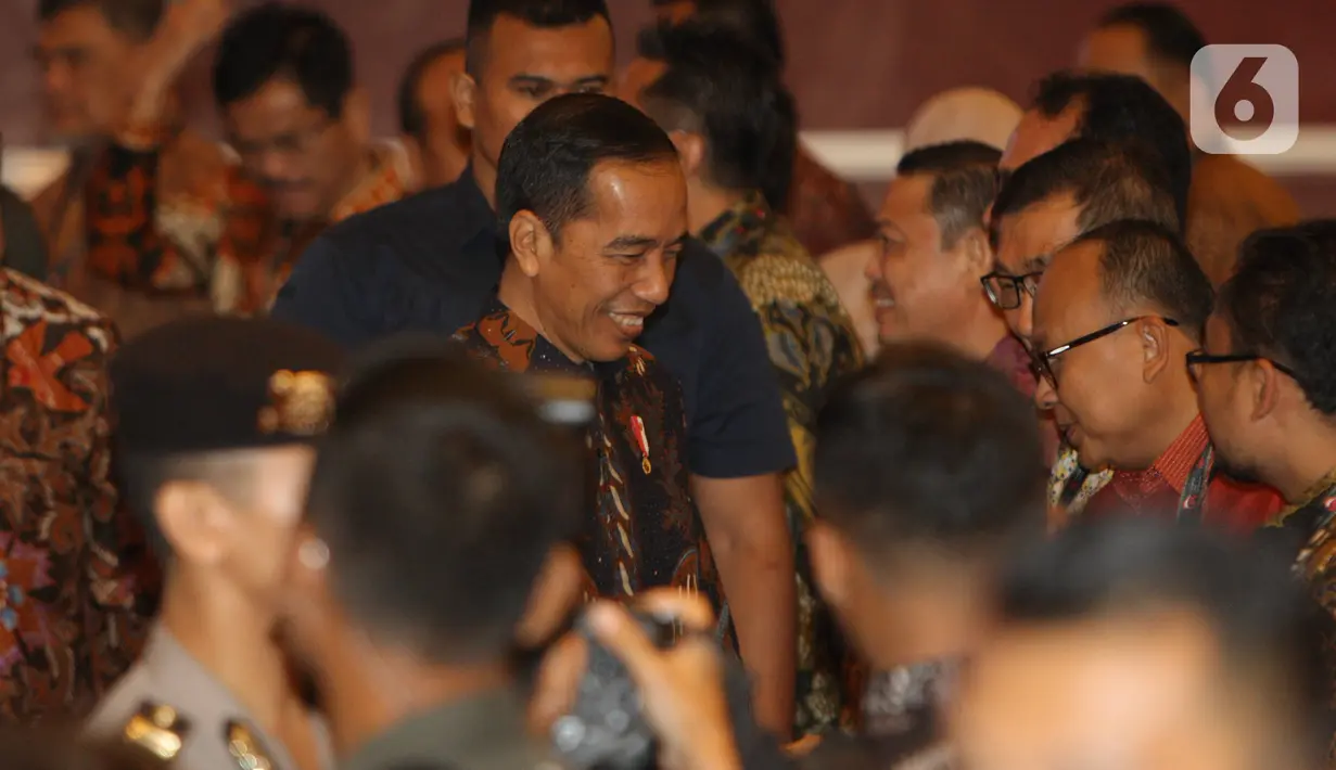 Presiden Joko Widodo (Jokowi) menghadiri Pertemuan Tahunan Industri Jasa Keuangan Tahun 2020 di Jakarta, Kamis (16/1/2020). Pertemuan tahunan tersbeut mengangkat tema Ekosistem Keuangan Berdaya Saing Untuk Pertumbuhan Berkualitas. (Liputan6.com/Angga Yuniar)