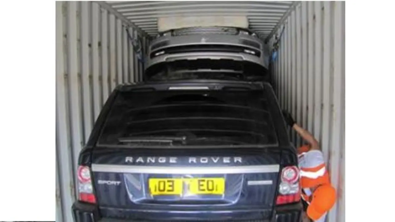 Di Inggris, Range Rover Curian Dikirim Saling Tumpang Tindih