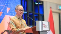 Ketua OJK Mahendra Siregar Mundur, Ekonom: Sinyal Kepercayaan Keuangan Indonesia Mundur