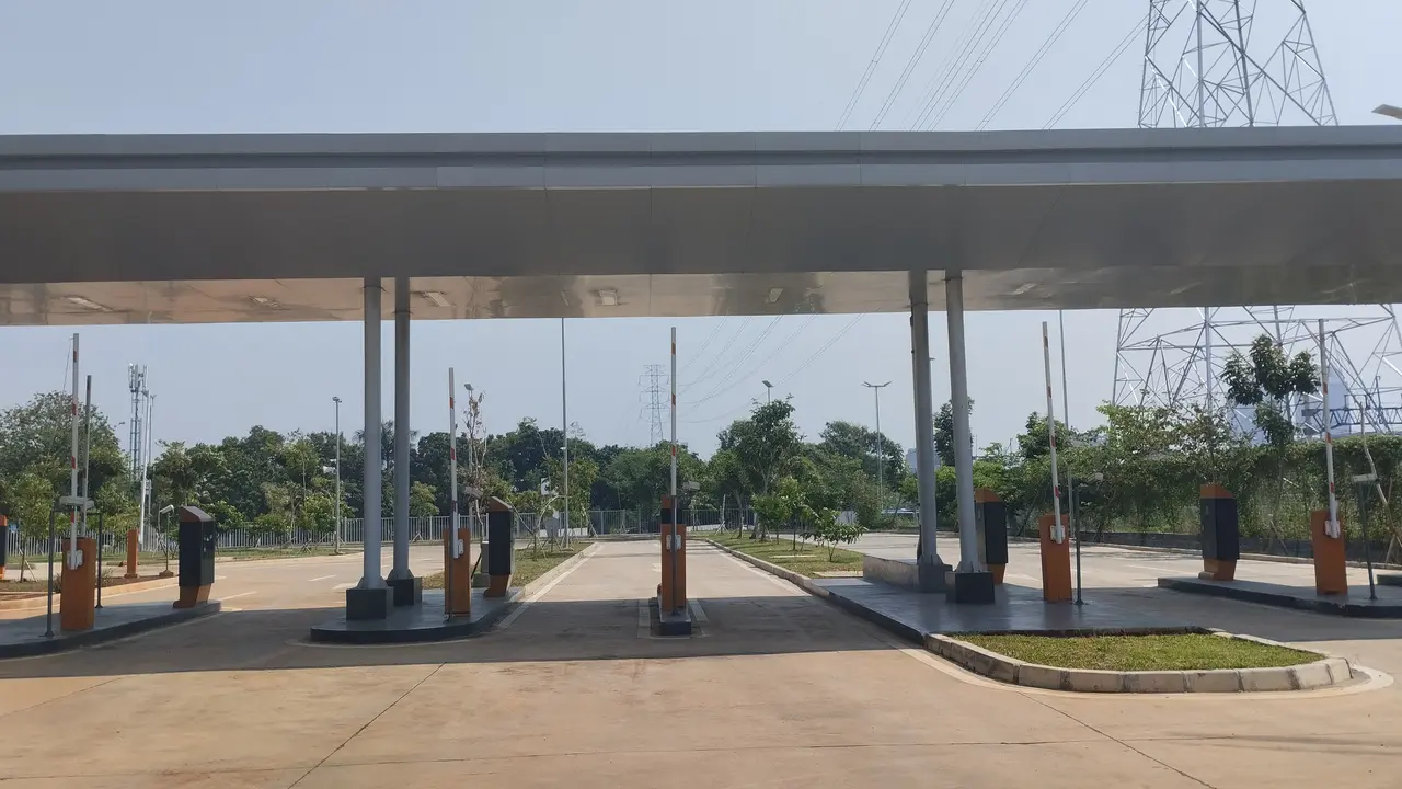 Penampakan Pintu Tiket untuk Akses Masuk Bus di Jakarta International Stadium (JIS).