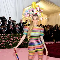 Cara Delevingne dalam balutan Dior (Foto: Dior)