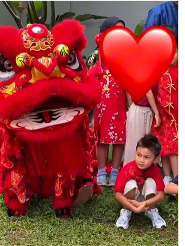 6 Potret Paula Verhoeven Temani Anak di Perayaan Imlek Sekolah, Nonton Barongsai