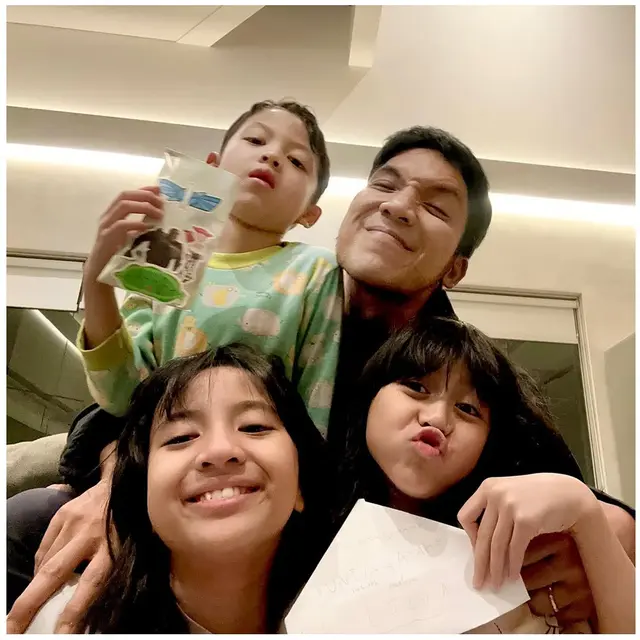 6 Potret Sederhana Ultah ke-11 Megumi, Putri Sulung Desta dan Natasha Rizky
