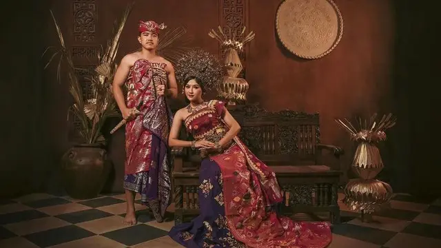 6 Potret Kaesang Pangarep dan Erina Gudono Kenakan Busana Adat Bali di Foto Prewedding Terbaru