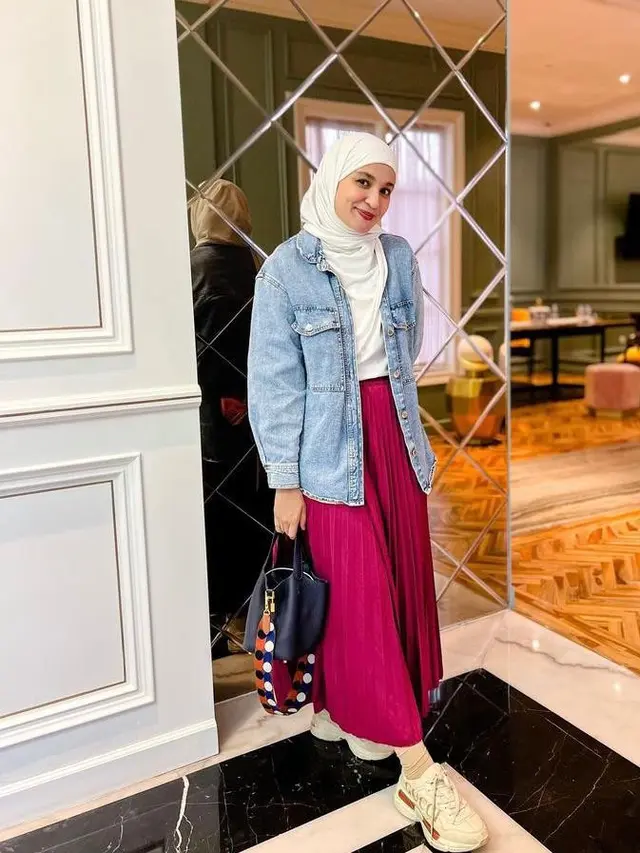 12 Ide Mix and Match Baju Hijab untuk Hangout, Tya Ariestya-Shireen Sungkar